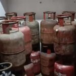 बिलासपुर में किचन केयर-किराना स्टोर में मिला 126 गैस सिलेंडर, किल्लत के बीच चल रहा ब्लैकमार्केटिंग और जमाखोरी का कारोबार