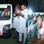 कबीरधाम में ‘दीदियों’ ने संभाली स्टीयरिंग, उपमुख्यमंत्री विजय शर्मा बने पैसेंजर