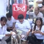 LPG किल्लत पर दिल्ली में कांग्रेस का चूल्हे लेकर प्रदर्शन, 4 दिन से कॉमर्शियल सिलेंडर की बुकिंग बंद