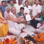 ‘जब तक स्कूल नहीं बनेगा, नहीं पहनूंगा चप्पल-कपड़ा’, घर में नजरबंद MLA का ऐलान