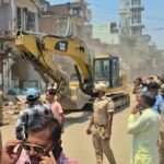 चंदौली में बुलडोजर एक्शन… मुगलसराय की सड़कों पर दूसरे दिन भी गरजी मशीनें, ढहाए गए 50 से अधिक अवैध निर्माण