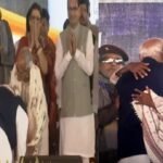 गले लगाया, आशीर्वाद लिया और… कौन हैं वो बुजुर्ग शख्स जिनके पीएम मोदी ने छुए पैर
