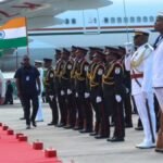 तीन दिवसीय दौरे पर सेशल्स पहुंचे PM मोदी, राष्ट्रपति पैट्रिक हर्मिनी ने किया स्वागत