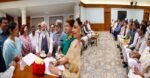 खिले चेहरे और चाय की चुस्की… पीएम मोदी से मिले NDA में शामिल हुए 45 नए सांसद